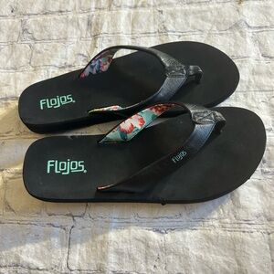 FLOJOS FLIPFLOPS SANDALS BLACK STRAP FLORAL INTERIOR LINING EVA FOOTBED 8.5-9